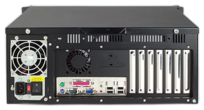 Mặt sau của ACP-4320: khối nguồn, cổng bo mạch chủ và các khe cắm mở rộng