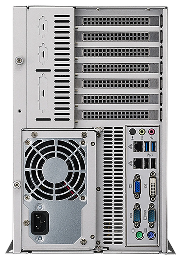 Mặt sau của IPC-7130: cổng bo mạch chủ, quạt nguồn và các khe cắm mở rộng