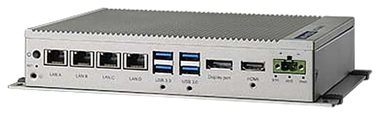 Mặt cổng kết nối của UNO-2484G: bốn cổng LAN, bốn cổng USB 3.0, DisplayPort và HDMI
